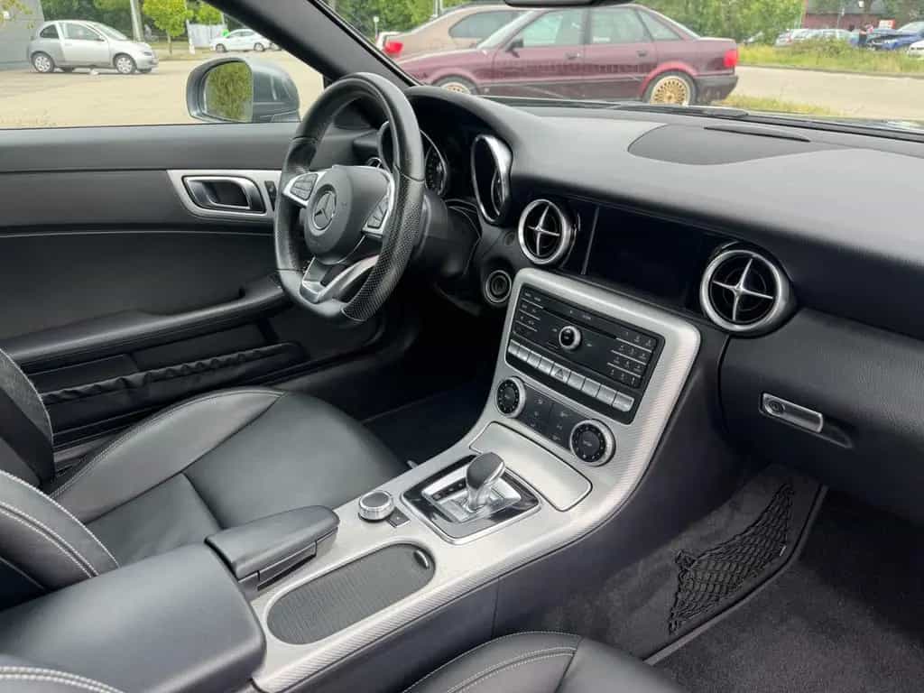 Mercedes-Benz SLC 200 Roadster*AIRSCARF*AMG*PANO*LED*NAVI* 07/2018-photo-16