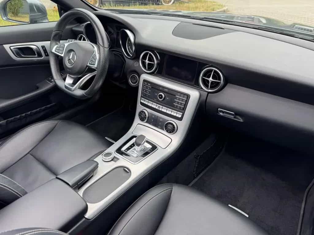 Mercedes-Benz SLC 200 Roadster*AIRSCARF*AMG*PANO*LED*NAVI* 07/2018-photo-19
