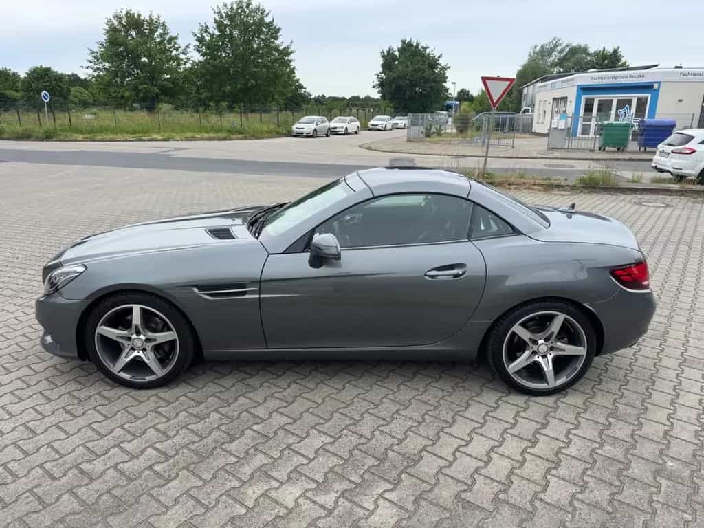 Mercedes-Benz SLC 200 Roadster*AIRSCARF*AMG*PANO*LED*NAVI* 07/2018-photo-4