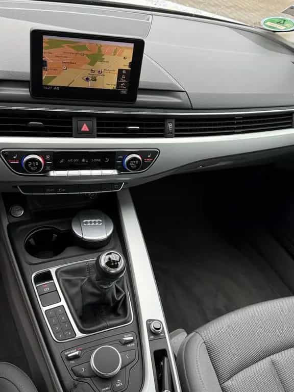 Audi A4 Lim. 1.4 TFSI 16V ACT*GR.NAVI*BI.XEN*PDC*AHK* 02/2018-photo-45
