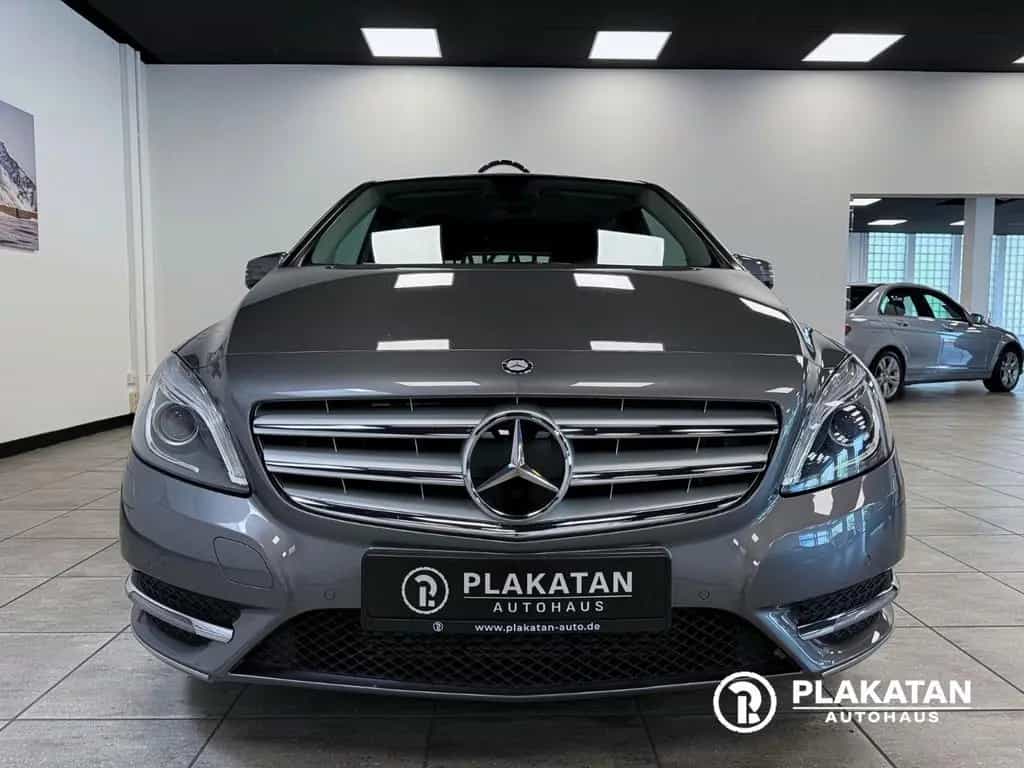 Mercedes-Benz B 200 Navi Bi-Xenon Tempomat 1Hand 11/2012-photo-1