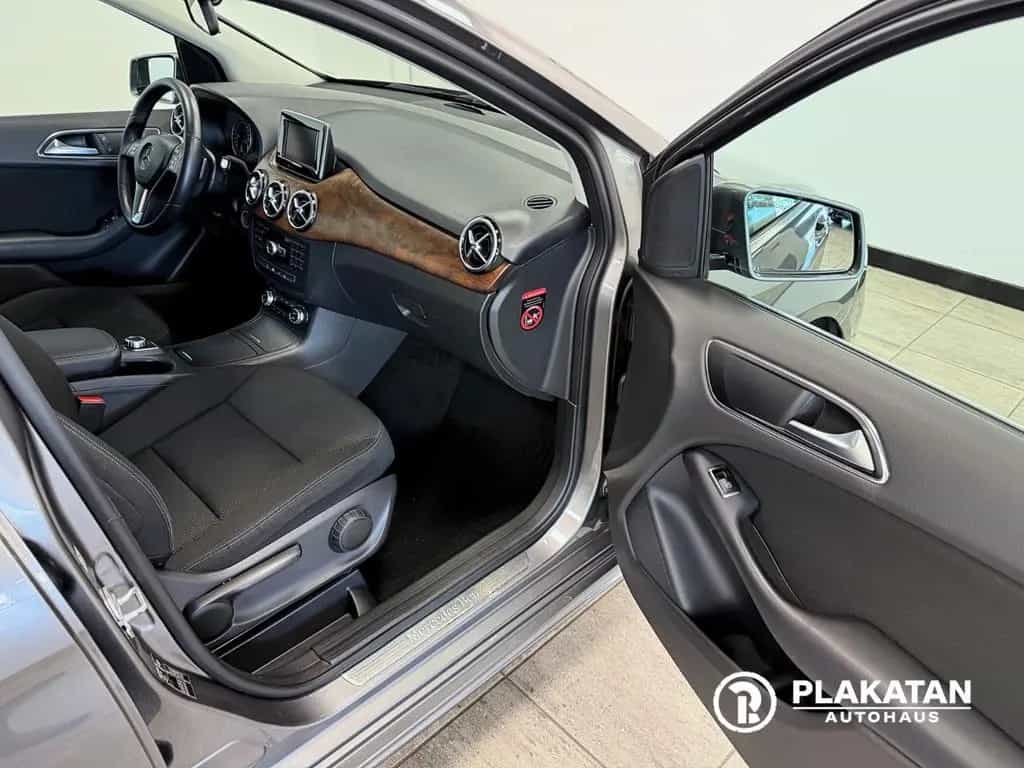Mercedes-Benz B 200 Navi Bi-Xenon Tempomat 1Hand 11/2012-photo-11