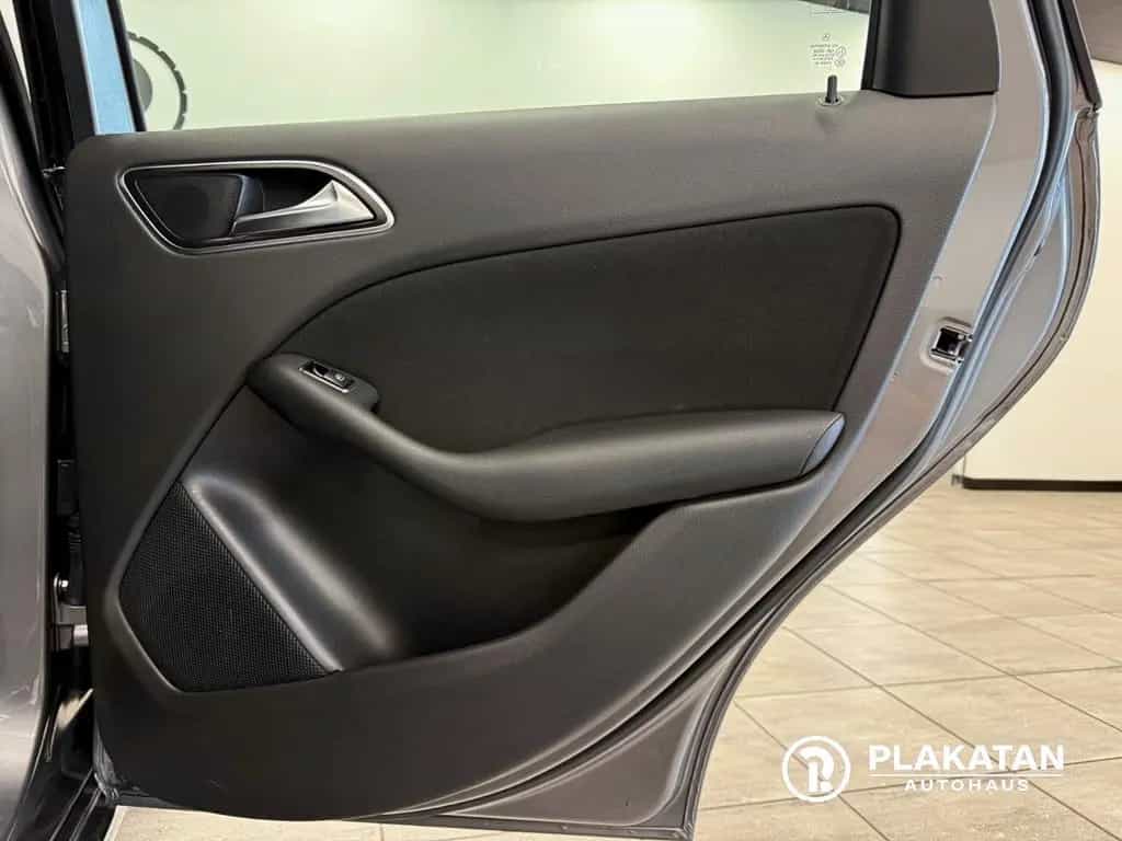 Mercedes-Benz B 200 Navi Bi-Xenon Tempomat 1Hand 11/2012-photo-13
