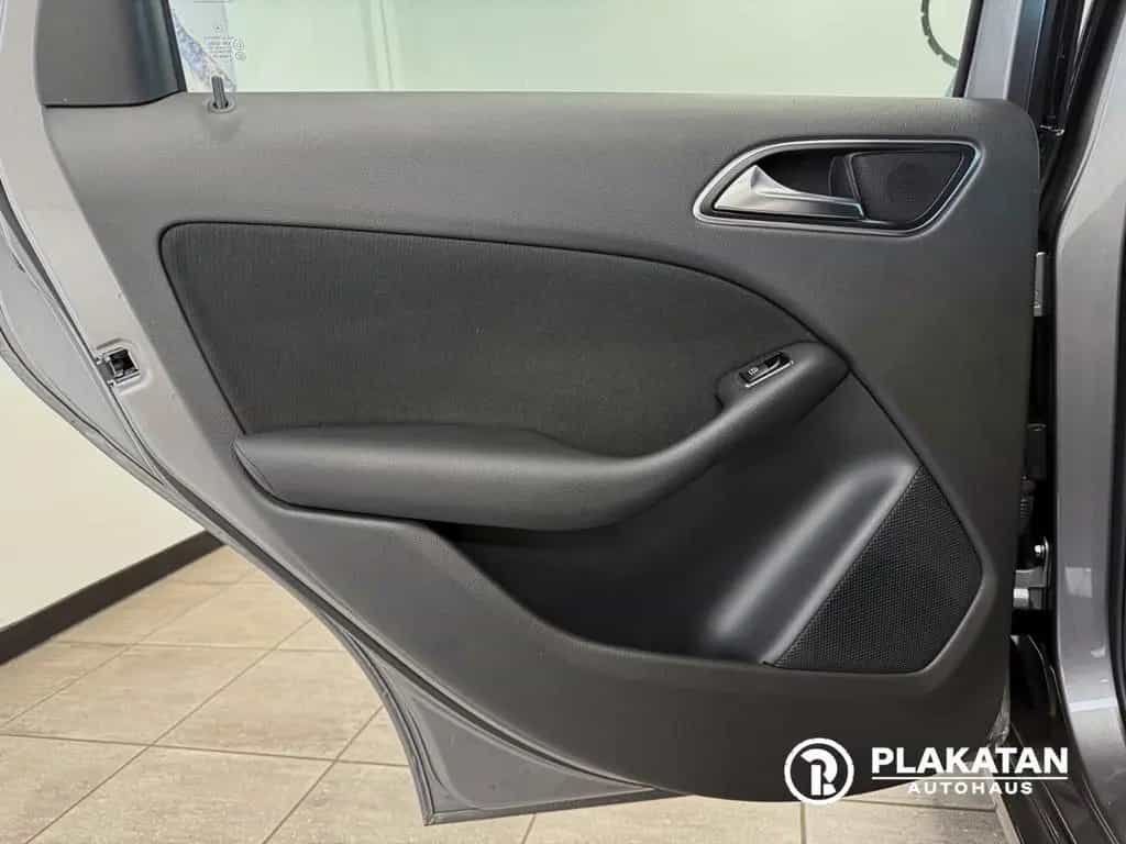Mercedes-Benz B 200 Navi Bi-Xenon Tempomat 1Hand 11/2012-photo-14