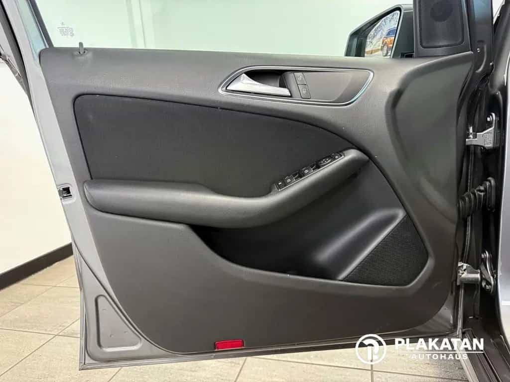 Mercedes-Benz B 200 Navi Bi-Xenon Tempomat 1Hand 11/2012-photo-15