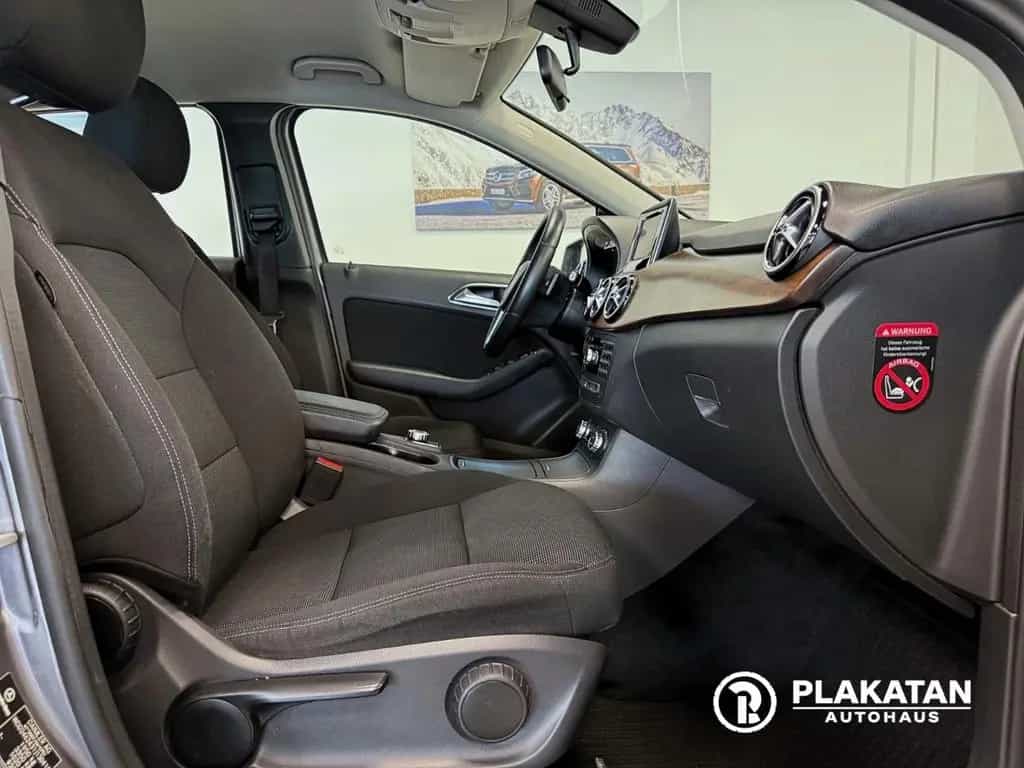 Mercedes-Benz B 200 Navi Bi-Xenon Tempomat 1Hand 11/2012-photo-32