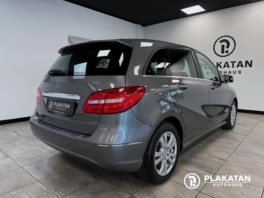 Mercedes-Benz B 200 Navi Bi-Xenon Tempomat 1Hand 11/2012-photo-4