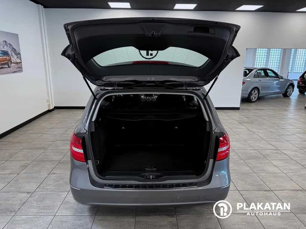 Mercedes-Benz B 200 Navi Bi-Xenon Tempomat 1Hand 11/2012-photo-40