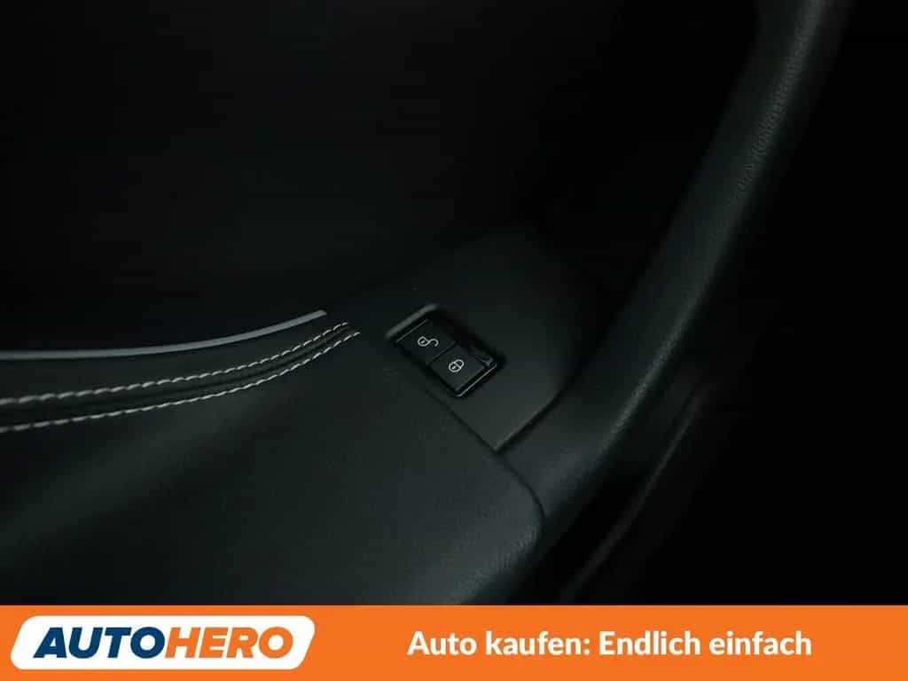 Jaguar F-Pace 30d R-Sport AWD Aut.*NAVI*CAM*LED*ACC*PDC 01/2019-photo-31