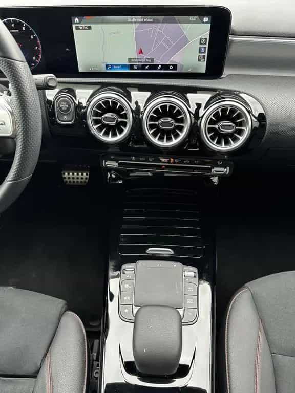 Mercedes-Benz A 180 AMG-Line NAV+LED+PANORAMA+SHZ+NIGHT+19ZOLL 02/2023-photo-13