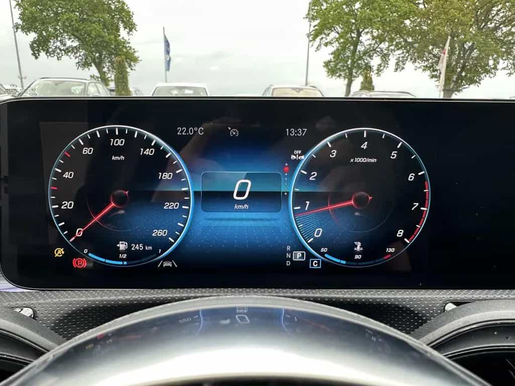Mercedes-Benz A 180 AMG-Line NAV+LED+PANORAMA+SHZ+NIGHT+19ZOLL 02/2023-photo-17