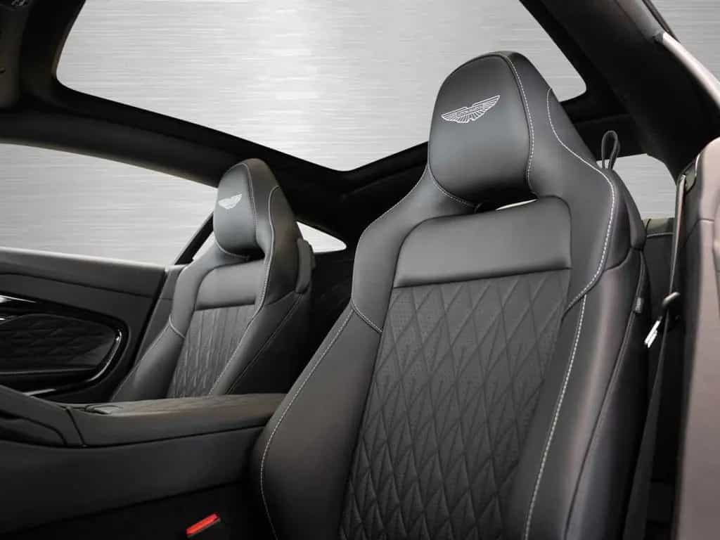Aston Martin DB12 V8 Coupe 08/2025-photo-11