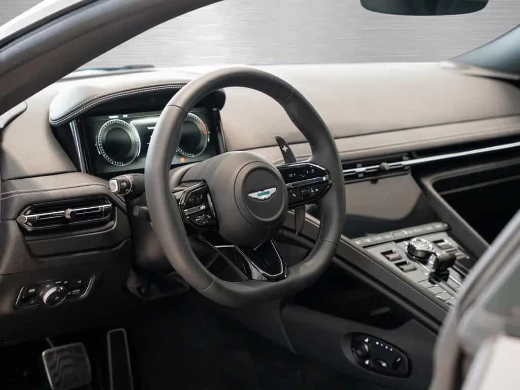 Aston Martin DB12 V8 Coupe 08/2025-photo-27
