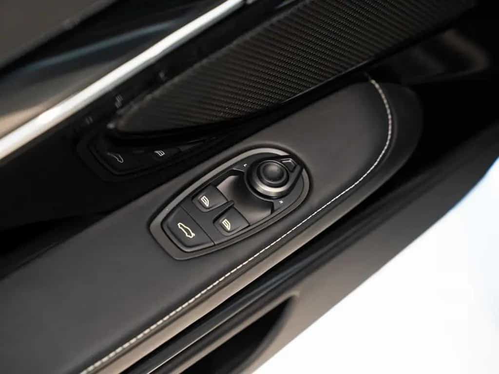 Aston Martin DB12 V8 Coupe 08/2025-photo-29