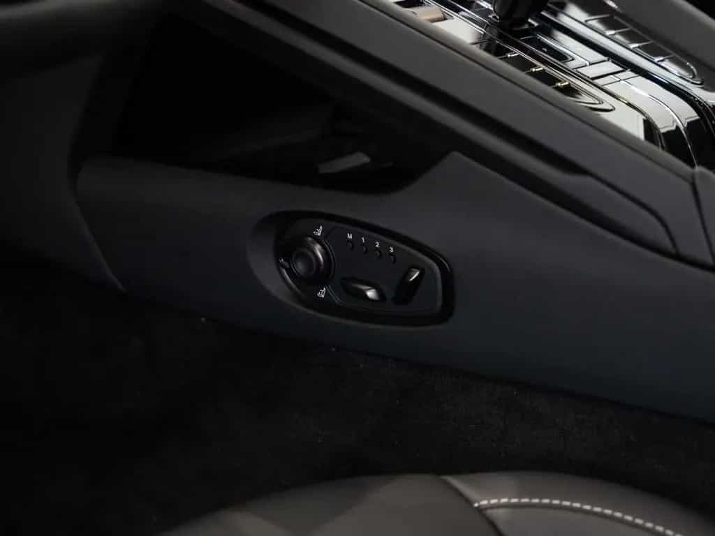 Aston Martin DB12 V8 Coupe 08/2025-photo-30