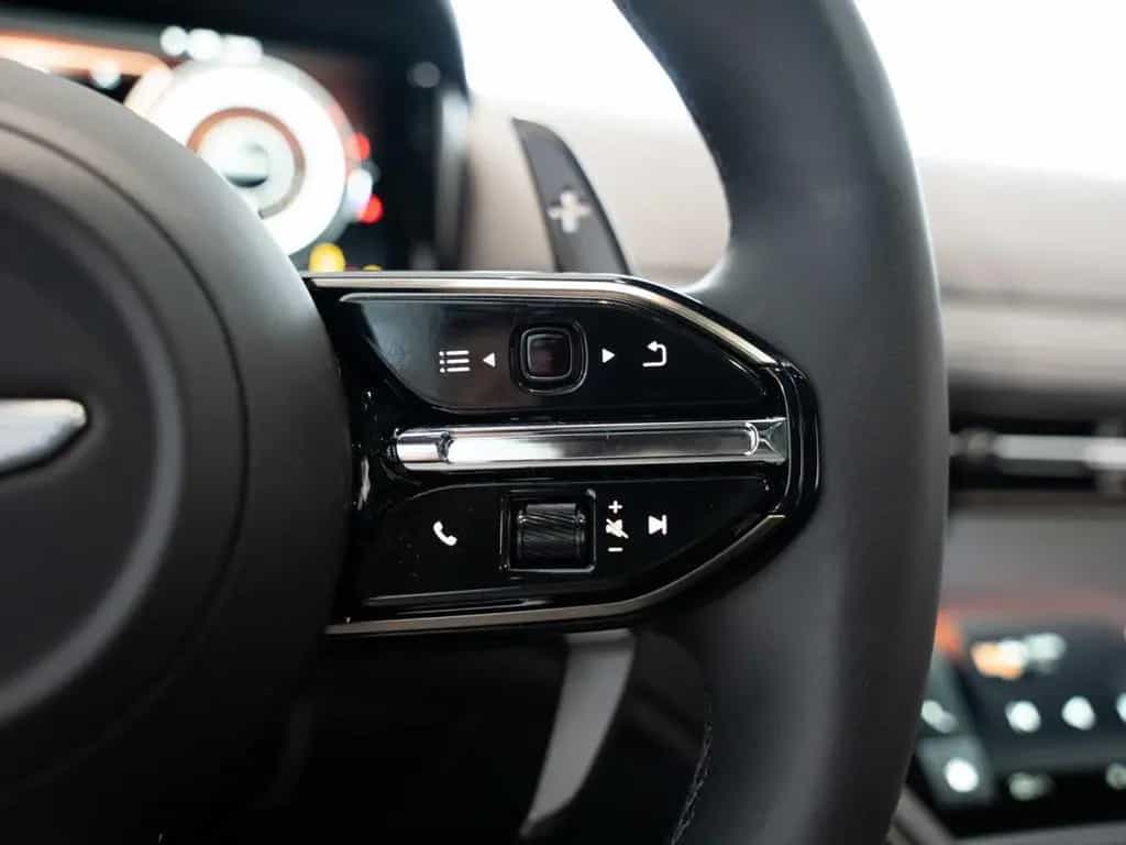 Aston Martin DB12 V8 Coupe 08/2025-photo-34