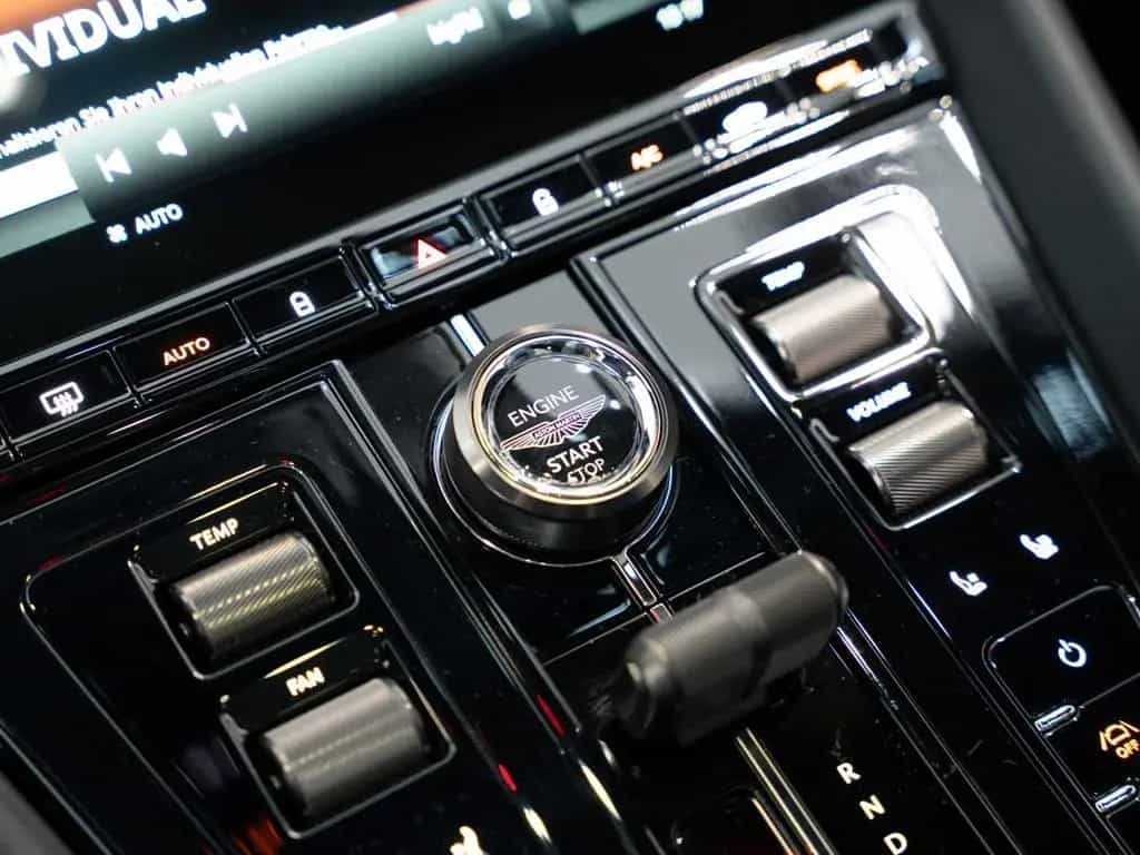 Aston Martin DB12 V8 Coupe 08/2025-photo-38