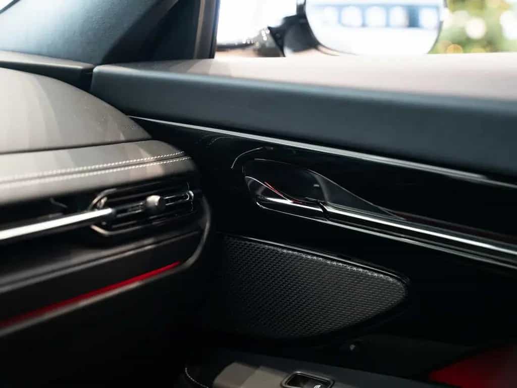 Aston Martin DB12 V8 Coupe 08/2025-photo-39