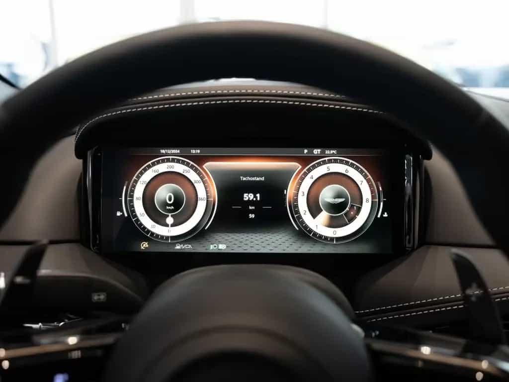 Aston Martin DB12 V8 Coupe 08/2025-photo-5