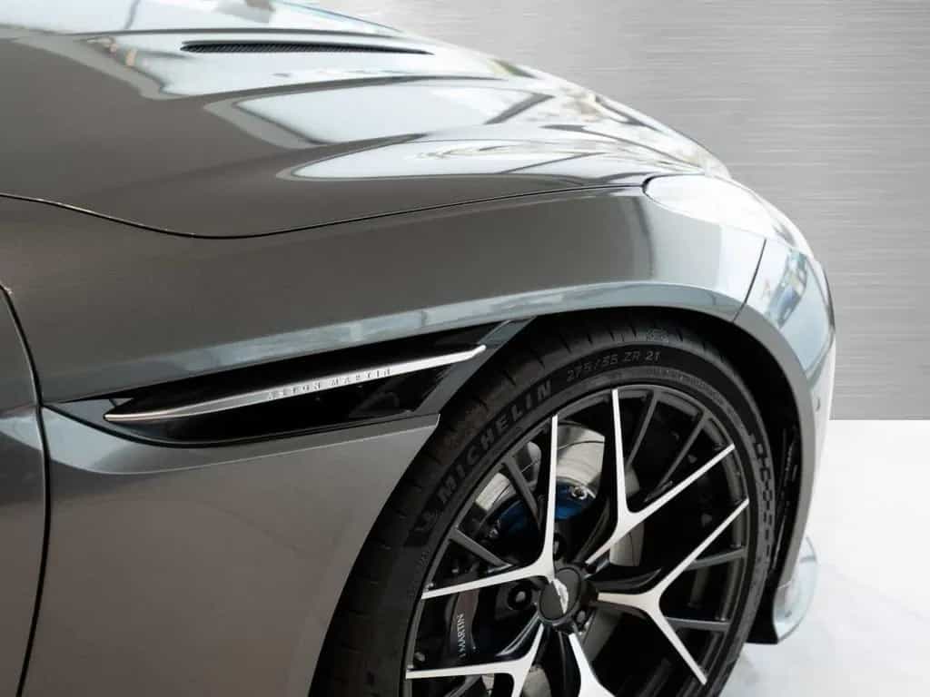 Aston Martin DB12 V8 Coupe 08/2025-photo-8
