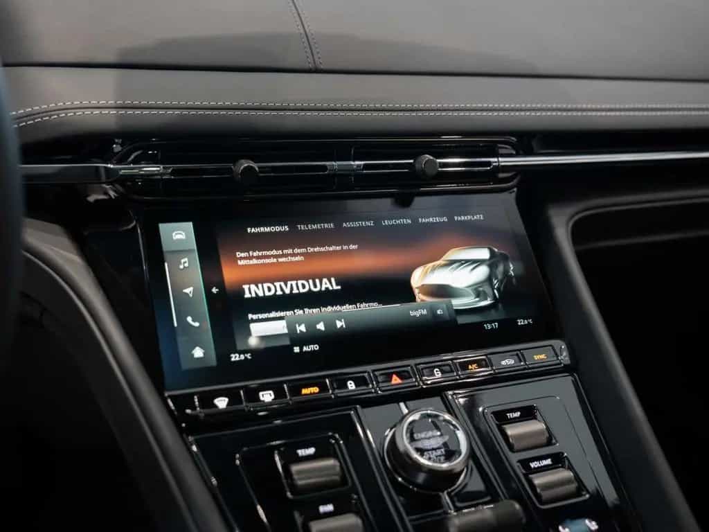 Aston Martin DB12 V8 Coupe 08/2025-photo-9