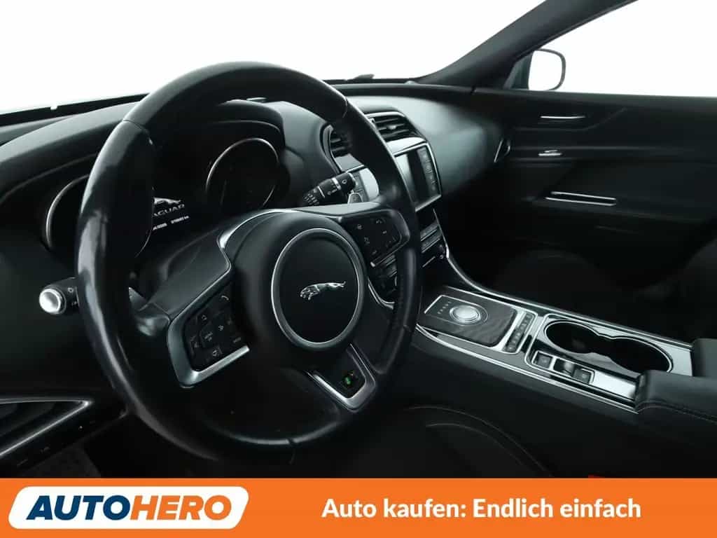 Jaguar XE 20d R-Sport Aut*NAVI*XENON*TEMPO*CAM*PDC*SHZ* 09/2015-photo-10