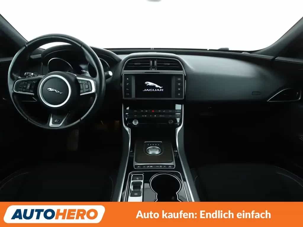 Jaguar XE 20d R-Sport Aut*NAVI*XENON*TEMPO*CAM*PDC*SHZ* 09/2015-photo-11