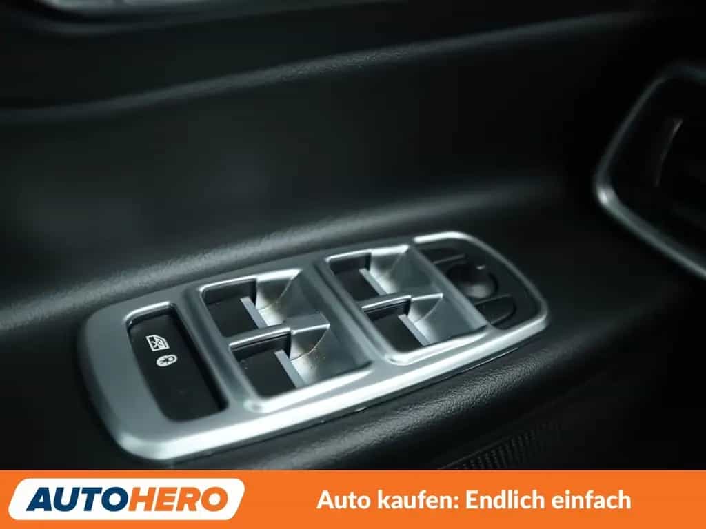 Jaguar XE 20d R-Sport Aut*NAVI*XENON*TEMPO*CAM*PDC*SHZ* 09/2015-photo-25