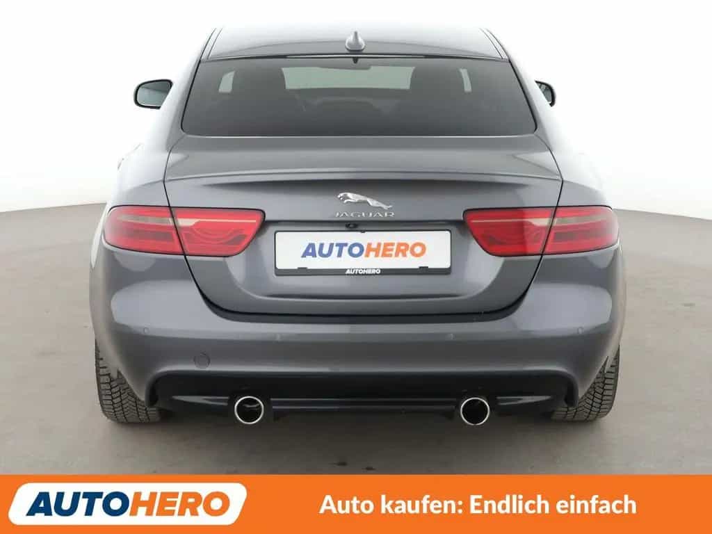 Jaguar XE 20d R-Sport Aut*NAVI*XENON*TEMPO*CAM*PDC*SHZ* 09/2015-photo-4
