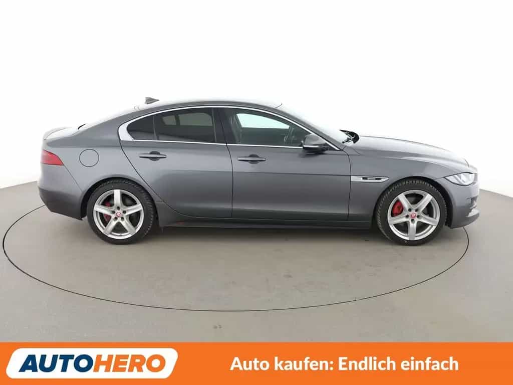 Jaguar XE 20d R-Sport Aut*NAVI*XENON*TEMPO*CAM*PDC*SHZ* 09/2015-photo-6