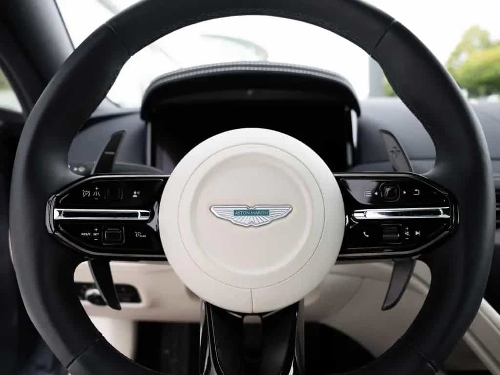 Aston Martin DB12 V8 Coupe 04/2024-photo-10