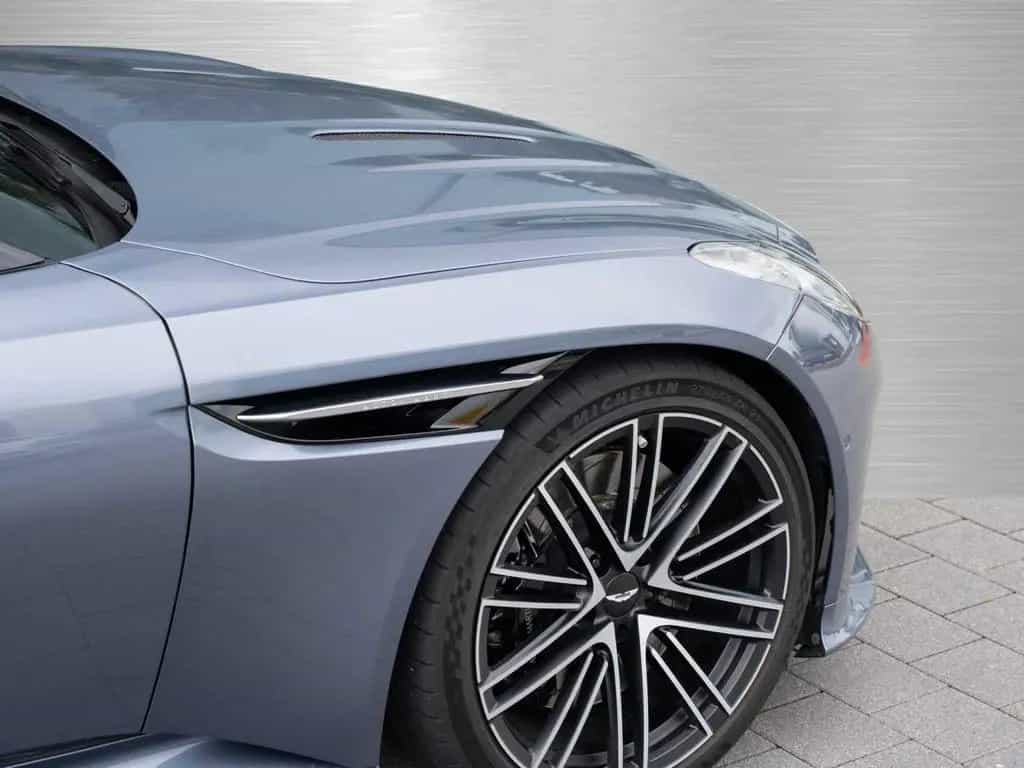 Aston Martin DB12 V8 Coupe 04/2024-photo-13