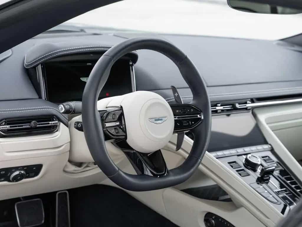 Aston Martin DB12 V8 Coupe 04/2024-photo-25
