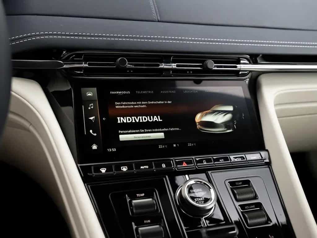 Aston Martin DB12 V8 Coupe 04/2024-photo-37