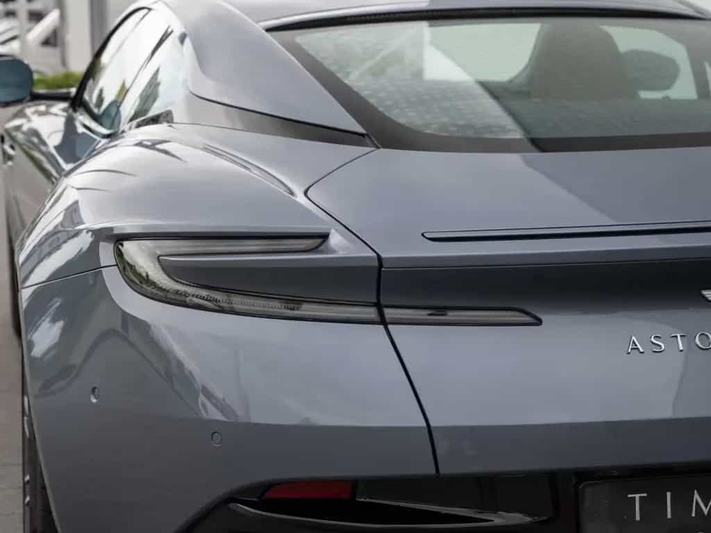 Aston Martin DB12 V8 Coupe 04/2024-photo-7