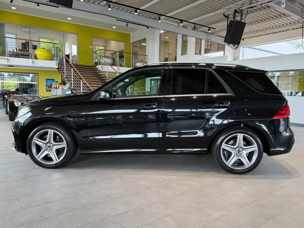 Mercedes-Benz GLE 500 4Matic*AMG-Line*360°*Pano*AHK*SHZ* 10/2018-photo-2