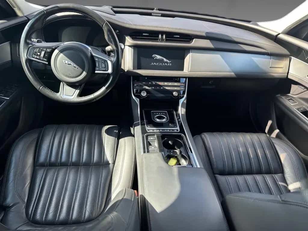 Jaguar XF Sportbrake Portfolio Pano AHK LED 12/2018-photo-18