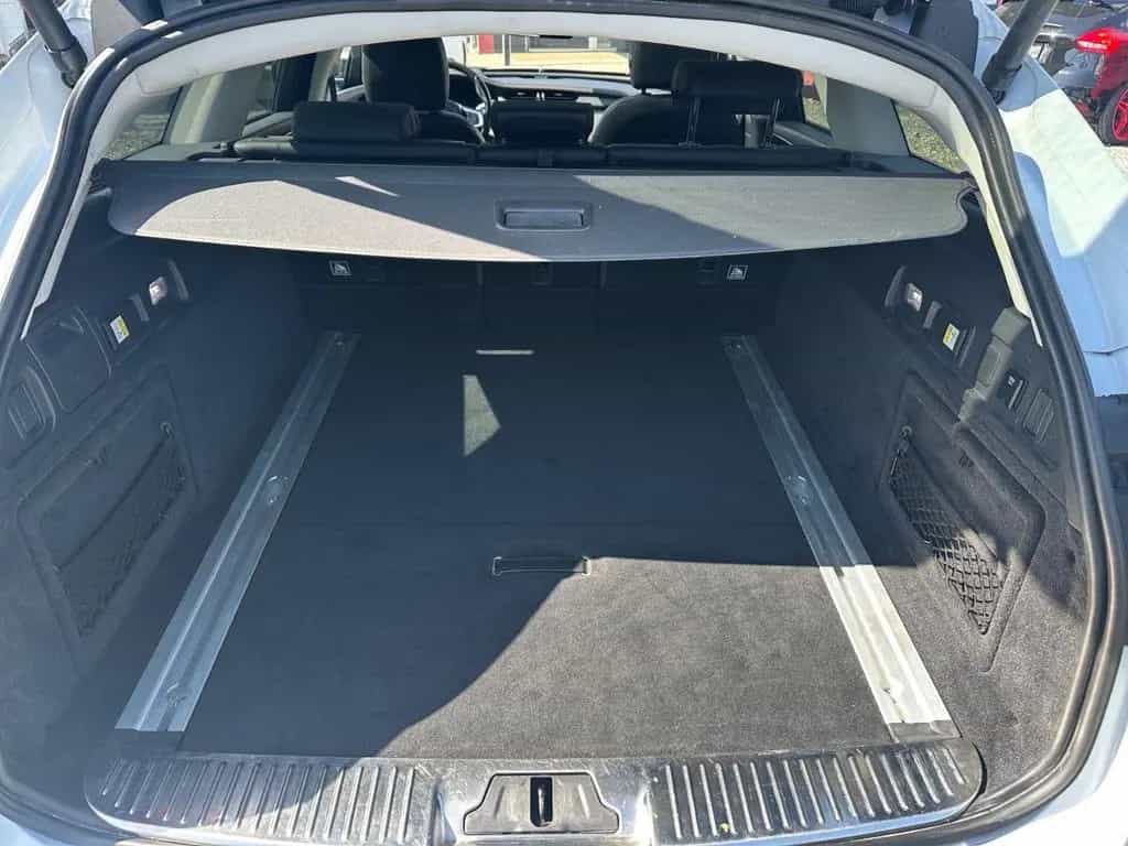 Jaguar XF Sportbrake Portfolio Pano AHK LED 12/2018-photo-20