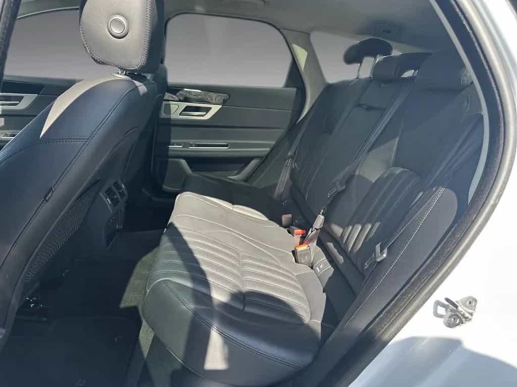 Jaguar XF Sportbrake Portfolio Pano AHK LED 12/2018-photo-22