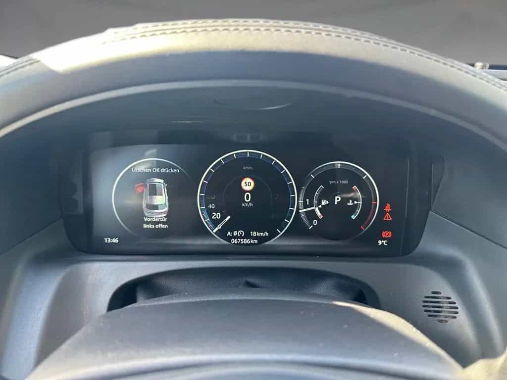 Jaguar XF Sportbrake Portfolio Pano AHK LED 12/2018-photo-24