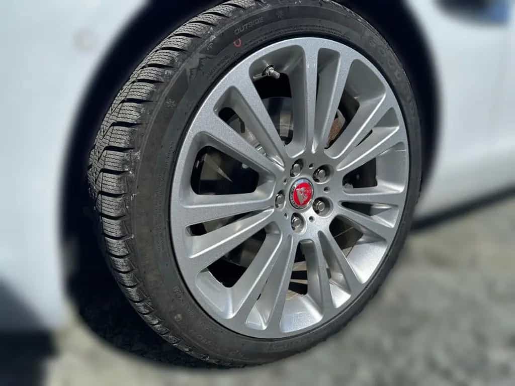 Jaguar XF Sportbrake Portfolio Pano AHK LED 12/2018-photo-25
