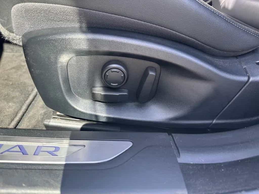 Jaguar XF Sportbrake Portfolio Pano AHK LED 12/2018-photo-26