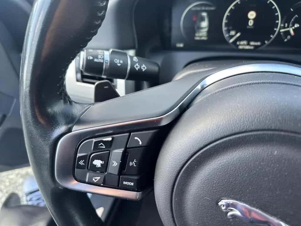 Jaguar XF Sportbrake Portfolio Pano AHK LED 12/2018-photo-9
