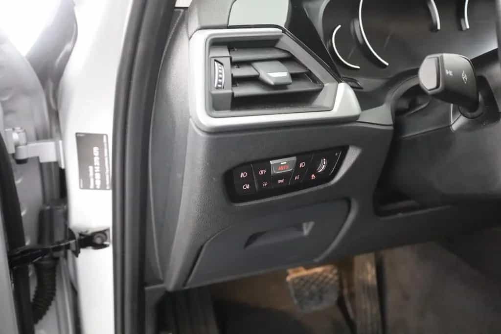 BMW 318 d Touring Advantage LED Navi Sitzheizung PDC 01/2020-photo-20