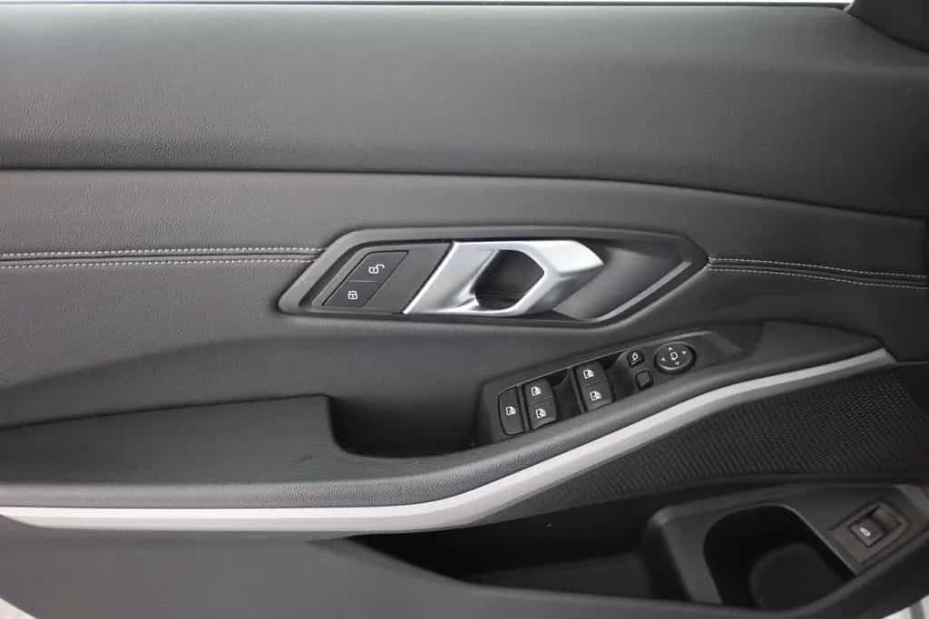 BMW 318 d Touring Advantage LED Navi Sitzheizung PDC 01/2020-photo-21
