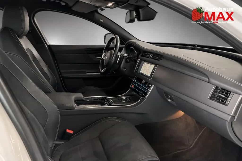 Jaguar XF Sportbrake S~SZH~SpurH~TotW~LHZ~Tempo 07/2018-photo-18