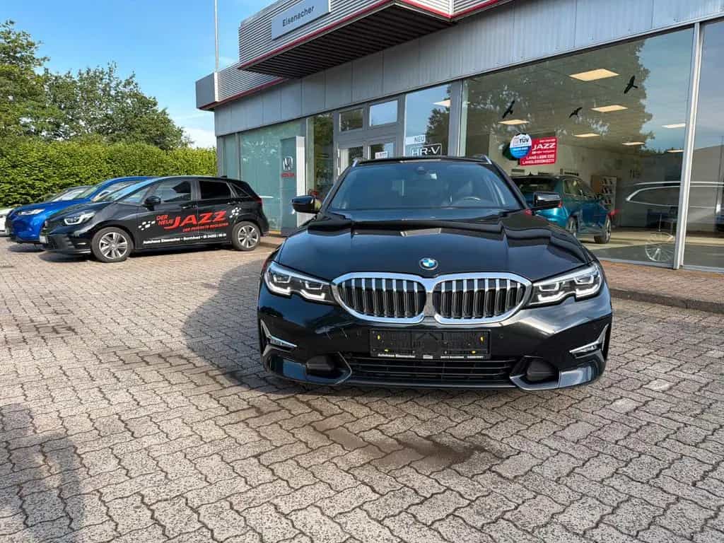 BMW 320 3 Touring 320 d Luxury Line 03/2022-photo-1