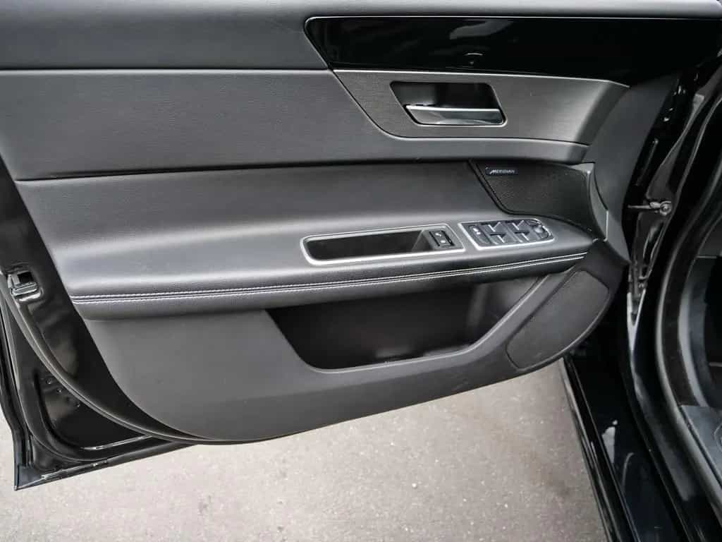 Jaguar XF Sportbrake Chequered Flag AWD Niveau Panorama 08/2020-photo-19