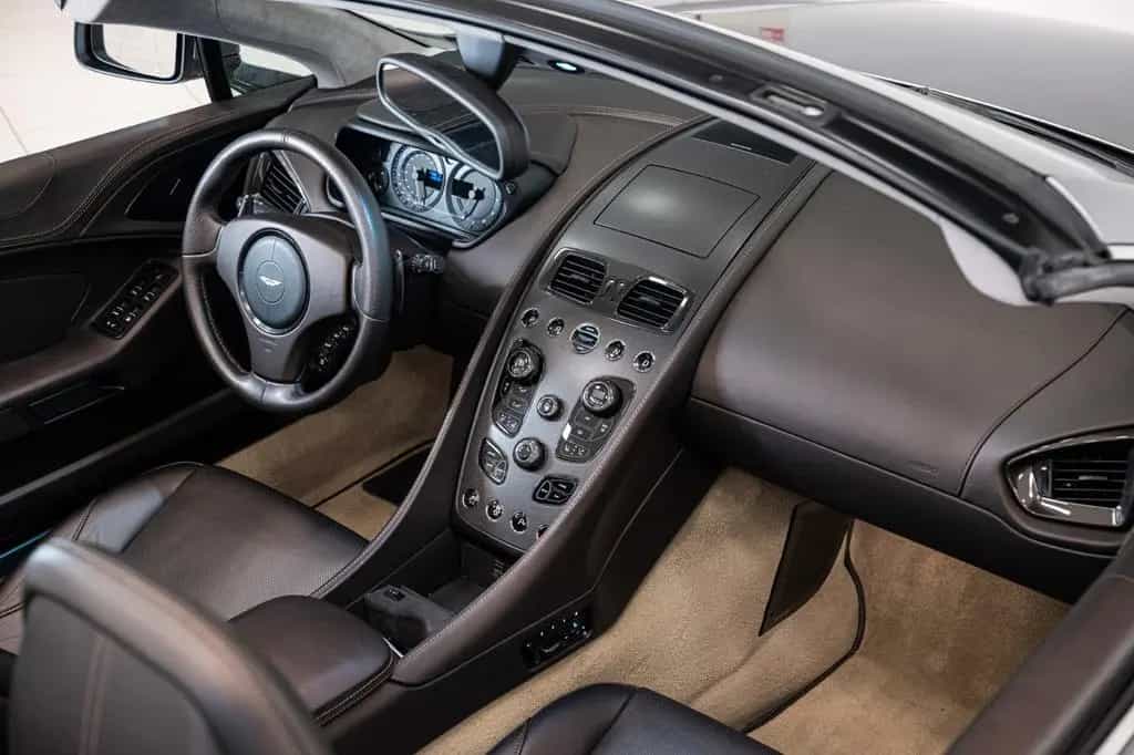 Aston Martin Vanquish Volante | 8-Speed | Tungsten Silver | 06/2017-photo-12