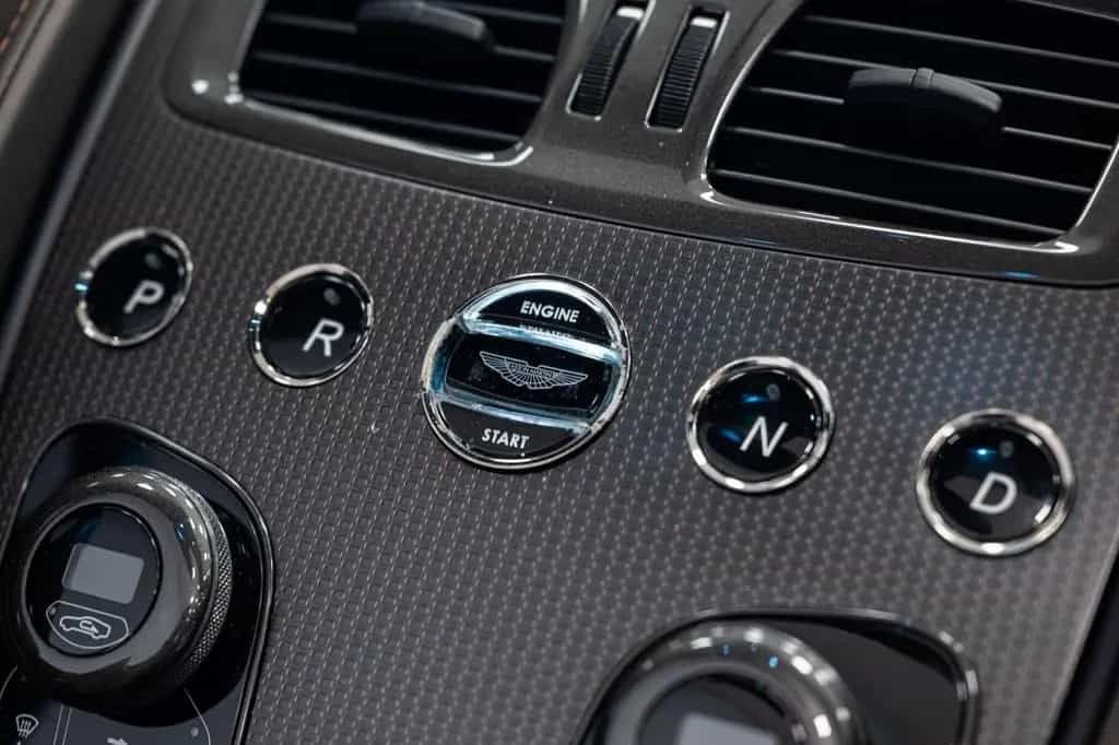 Aston Martin Vanquish Volante | 8-Speed | Tungsten Silver | 06/2017-photo-14